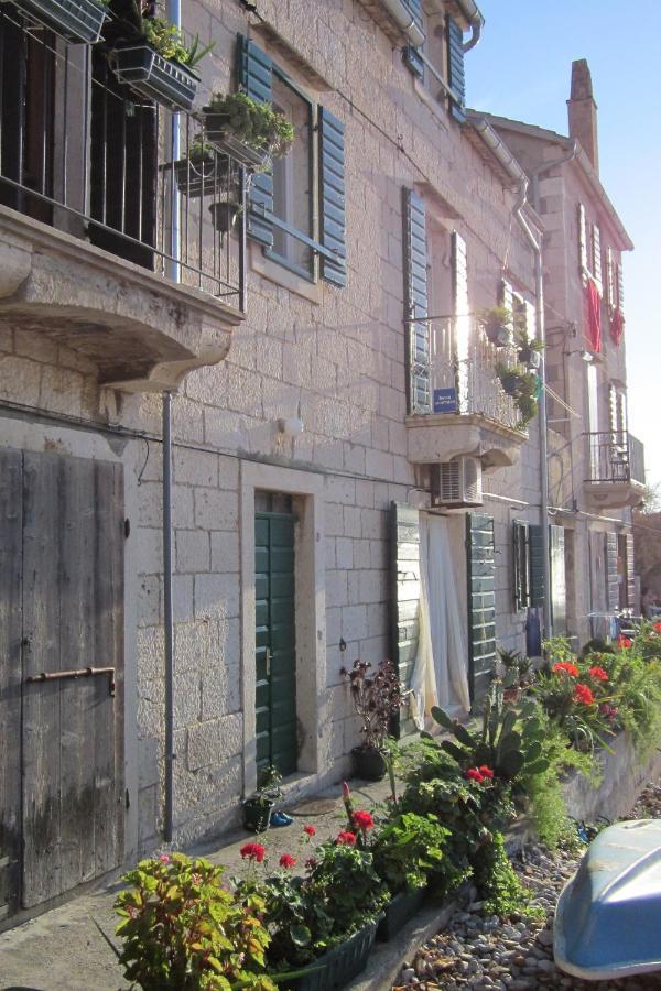 Apartments By The Sea Komiza, Vis - 8533 Bagian luar foto
